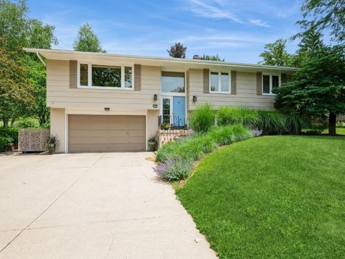 4288 Fox Meadow Dr Se, Cedar Rapids, IA, 52403-2115 | Card Image