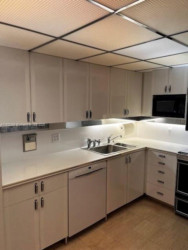 APT-807 - 3090 N Course Dr, Condo with 3 bedrooms, 3 bathrooms and null parking in Pompano Beach FL | Image 7