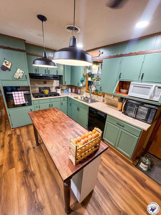 1004 Hillcrest, House other with 3 bedrooms, 2 bathrooms and null parking in Linden TX | Image 8