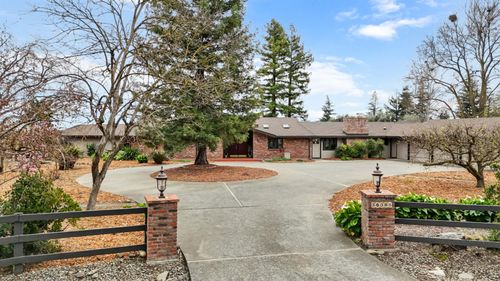 38385 Larue Way, Davis, CA, 95616-9422 | Card Image