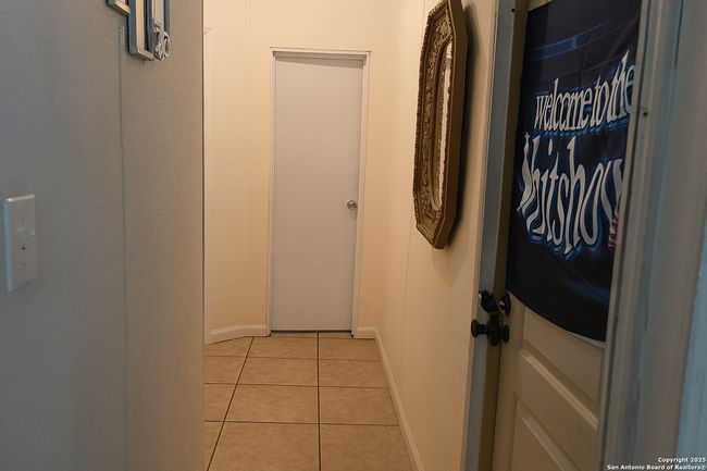 2426 N Battlebell Rd, House other with 3 bedrooms, 2 bathrooms and null parking in Highlands TX | Image 7