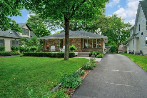 214 Broadway Ave N, Wayzata, MN, 55391-1119 | Card Image