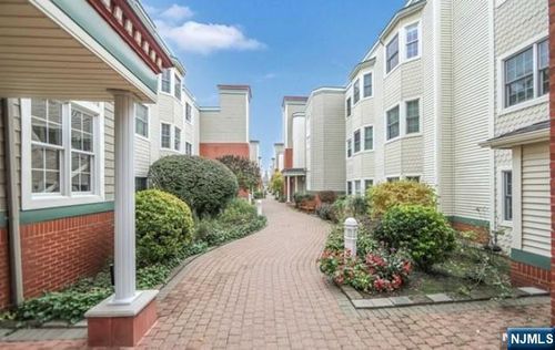 337 The Promenade, Edgewater, NJ, 07020-2122 | Card Image