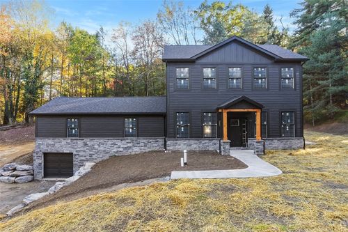 111 Joe Ln, Valencia, PA, 16059-1323 | Card Image