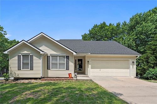 1204 Nw 70th St, Kansas City, MO, 64118-1073 | Card Image