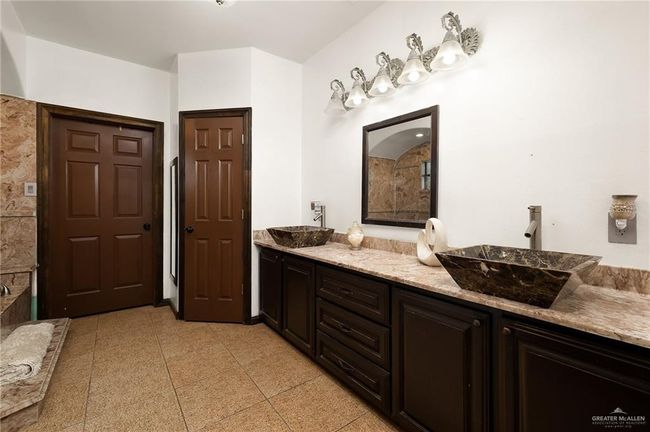 6813 N Gwin Rd, House other with 3 bedrooms, 3 bathrooms and 2 parking in Edinburg TX | Image 15