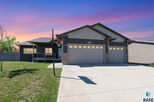 1529 E Gold Dust St, Sioux Falls, SD, 57104-9425 | Card Image