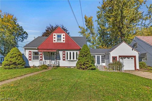 809 Curtis Ave, Cuyahoga Falls, OH, 44221-4126 | Card Image