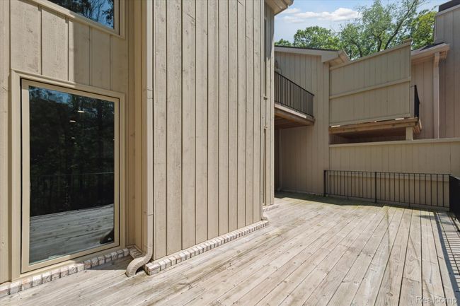 45-1105-Ivyglen-Cir-Bloomfield-Hills-MI-48304-WindowStill-54.jpg | Image 42