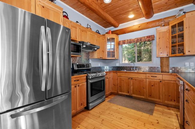 857 Myng Crescent, House other with 3 bedrooms, 2 bathrooms and null parking in Harrison Hot Springs BC | Image 13