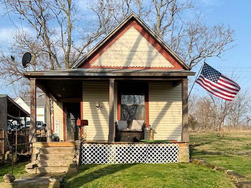 104 N Park St, El Dorado Springs, MO, 64744-1230 | Card Image