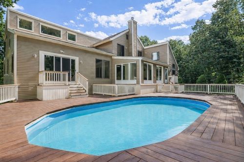 2 Remington Ct, Derry, NH, 03038-4862 | Card Image