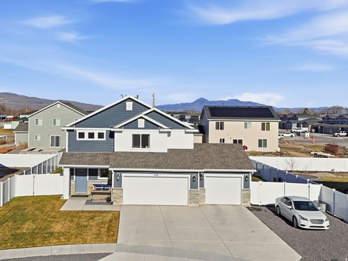 236 W 1250 S, Tremonton, UT, 84337-6001 | Card Image