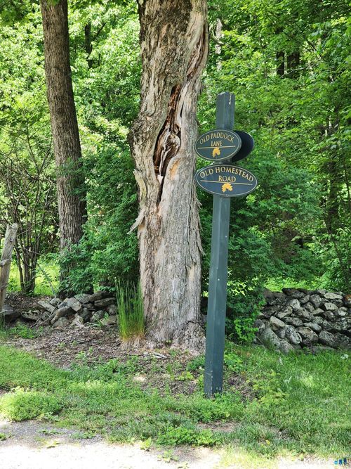 11 Old Paddock Ln, South Kent, CT, 06785-1040 | Card Image