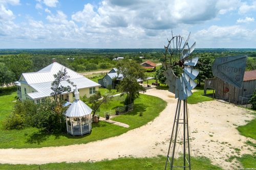 4515 Stapper Rd, Saint Hedwig, TX, 78152-9615 | Card Image