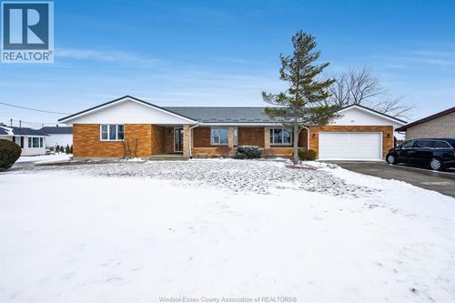 122 Erie St N, Merlin, ON, N0P1W0 | Card Image