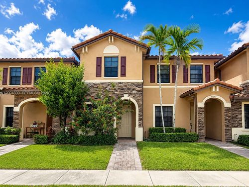 8913 W 35th Way, Hialeah, FL, 33018-1894 | Card Image