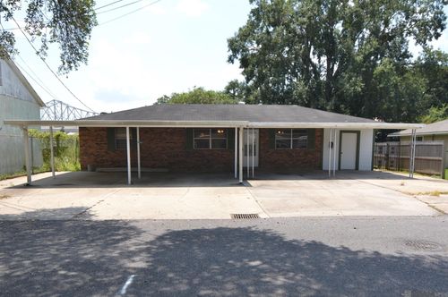395 Avenue G, Port Allen, LA, 70767-3144 | Card Image