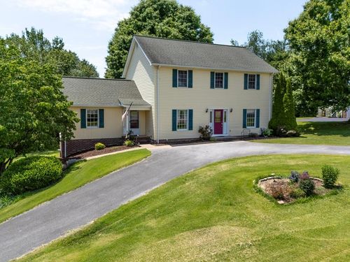 19368 Triple Crown Dr, Abingdon, VA, 24211-6752 | Card Image