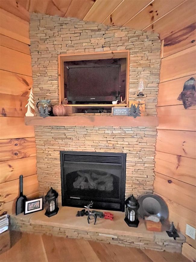 198 F S T Ln, House other with 3 bedrooms, 3 bathrooms and null parking in Fancy Gap VA | Image 11
