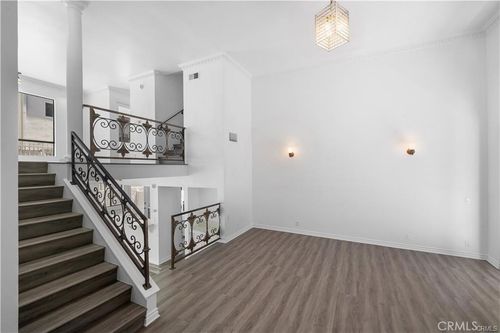 apt-3-11954 Mayfield Ave, Los Angeles, CA, 90049-7232 | Card Image