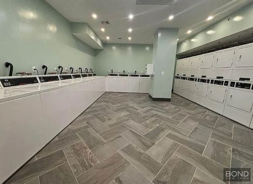 8d-45 W 81st St, New York, NY, 10024-6093 | Card Image