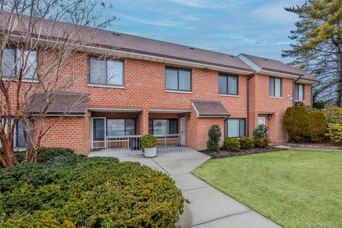 28-99 S Park Ave, Rockville Centre, NY, 11570-6162 | Card Image