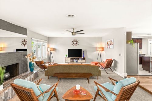 1643 Golden Arrow Dr, Las Vegas, NV, 89169-2568 | Card Image