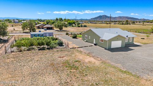 725 S Road 1 W, Chino Valley, AZ, 86323-6609 | Card Image