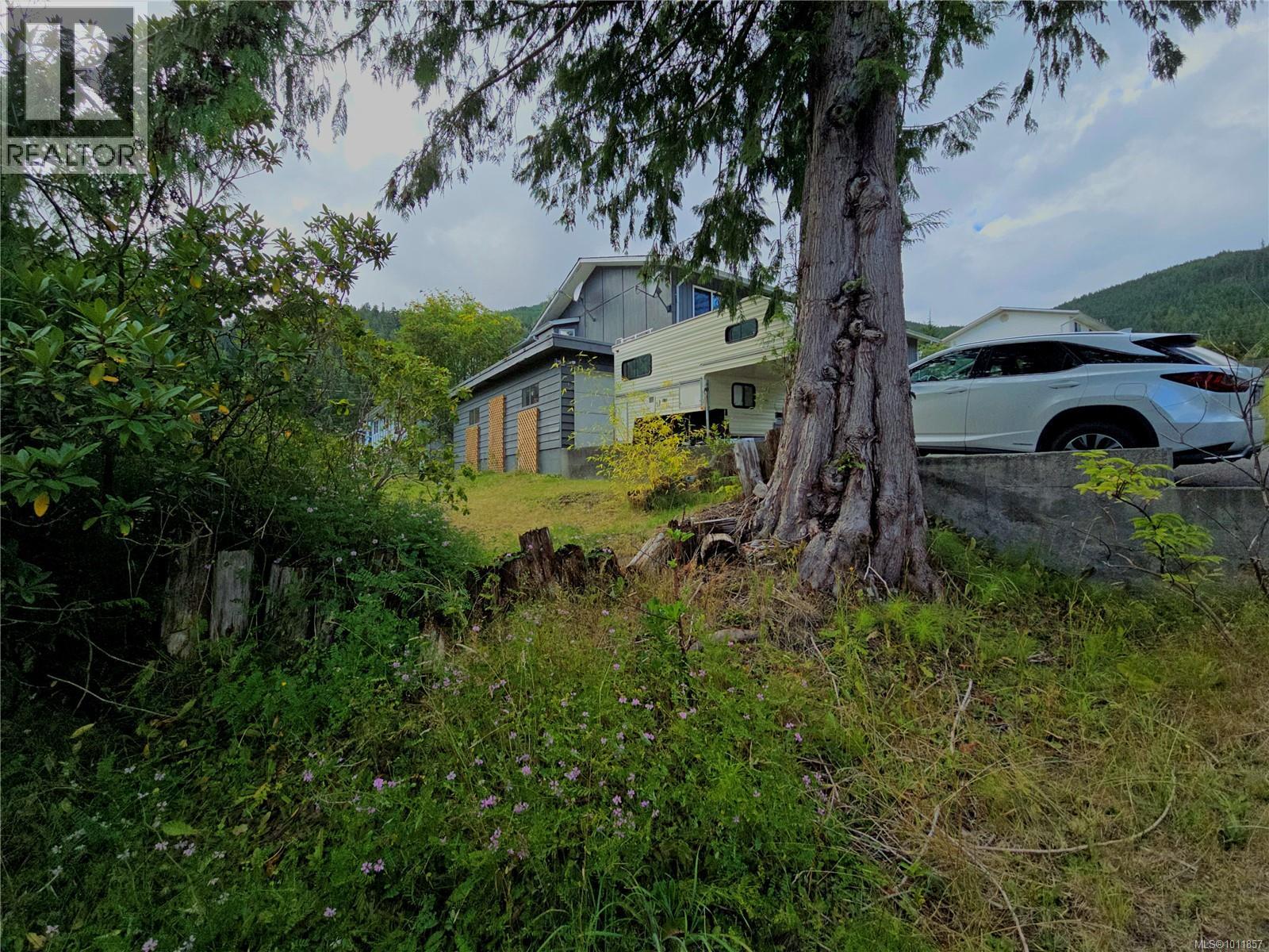 Residential in Sayward