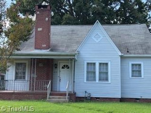 812 Holland St, Winston Salem, NC, 27101-5711 | Card Image