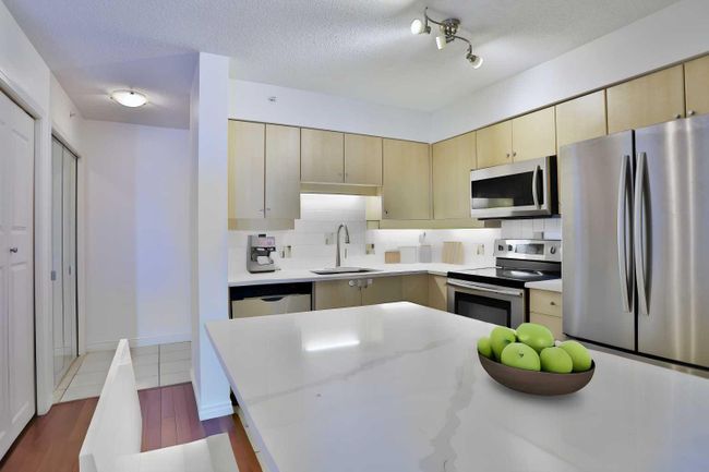 1803 - 650 10 Street Sw, Home with 2 bedrooms, 2 bathrooms and 1 parking in Calgary AB | Image 6