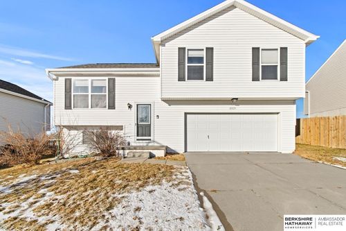 15828 Blackwalnut St, Omaha, NE, 68136-1184 | Card Image