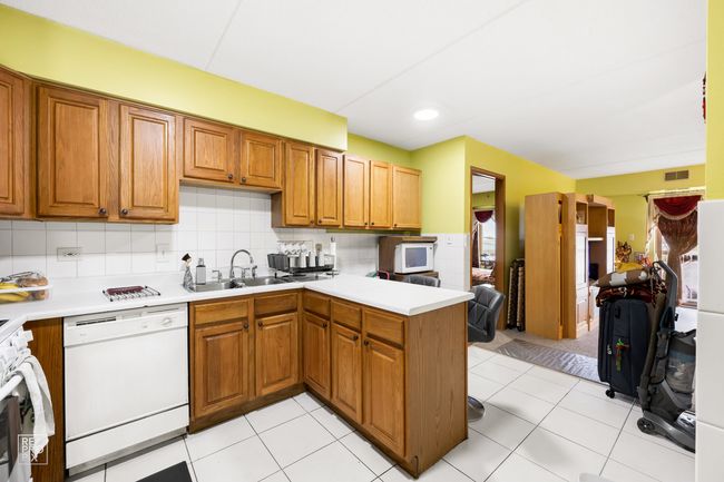 APT-406 - 4700 N Harlem Ave, Condo with 2 bedrooms, 2 bathrooms and 1 parking in Norridge IL | Image 7