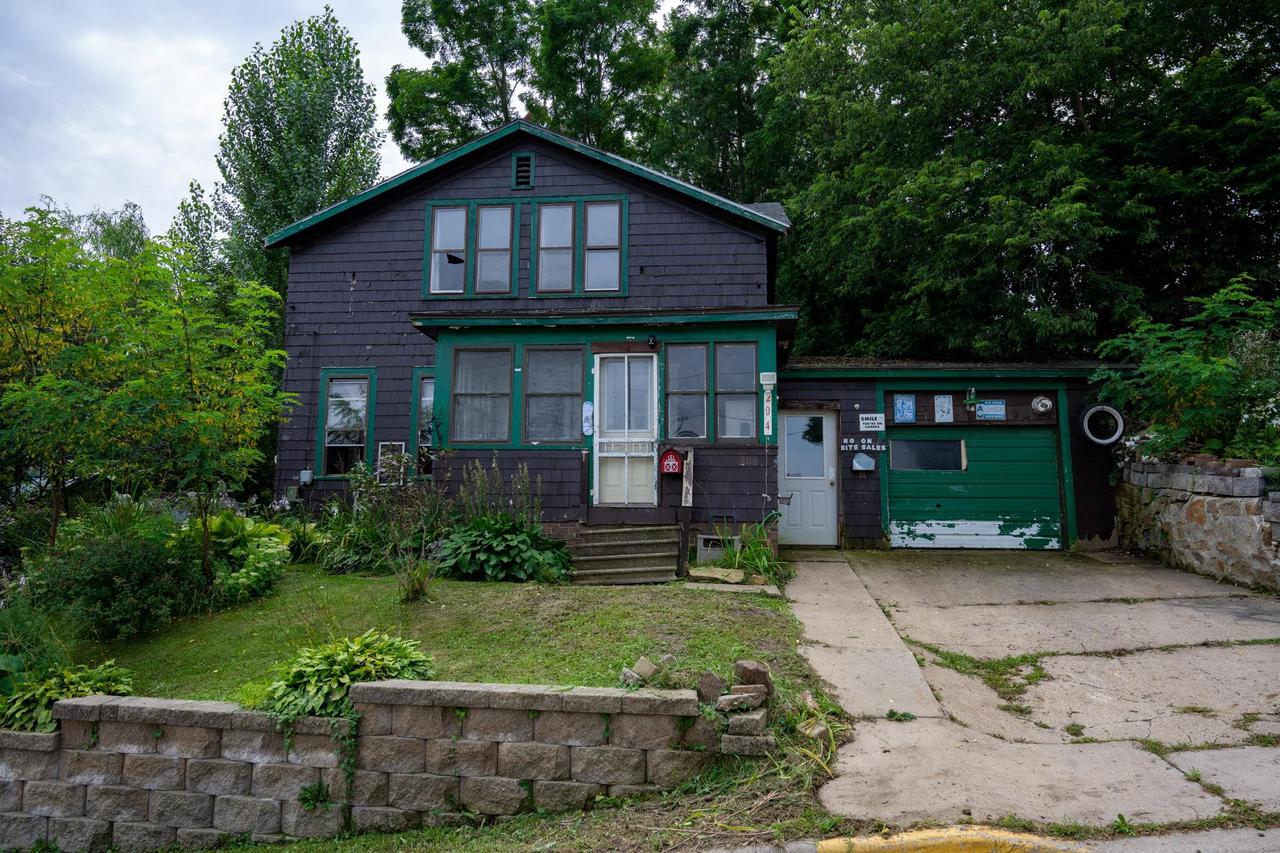 Elroy St, Elroy, WI 53929