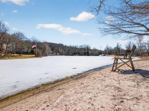 7 Greenway E, Sloatsburg, NY, 10974-1806 | Card Image