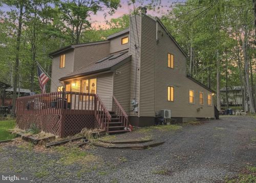 72 Creekview Dr E, Gouldsboro, PA, 18424-8997 | Card Image