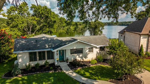220 Sterling Rd, Hendersonville, TN, 37075-5329 | Card Image