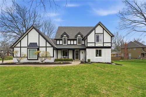 16309 Glenwood St, Stilwell, KS, 66085-9343 | Card Image