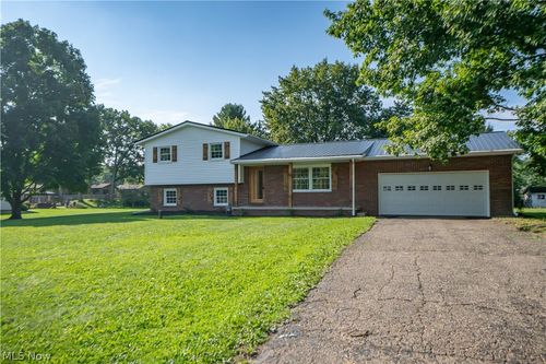 1232 Canyon St Ne, Uniontown, OH, 44685-8611 | Card Image