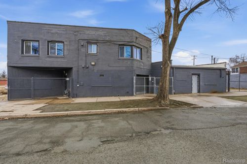 16676 James Couzens Fwy, Detroit, MI, 48221-2851 | Card Image