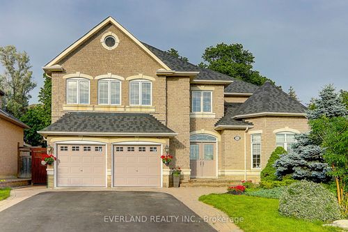 922 Best Cir, Newmarket, ON, L3X2H8 | Card Image