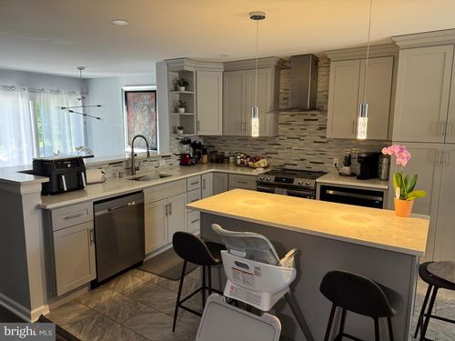 574 S Mount Vernon Cir, BENSALEM, PA, 19020-8215 | Card Image