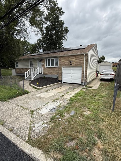 94 Indian Head Rd, Kings Park, NY, 11754-4404 | Card Image