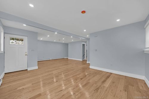 1616 Hammersley Ave, Bronx, NY, 10469-3145 | Card Image