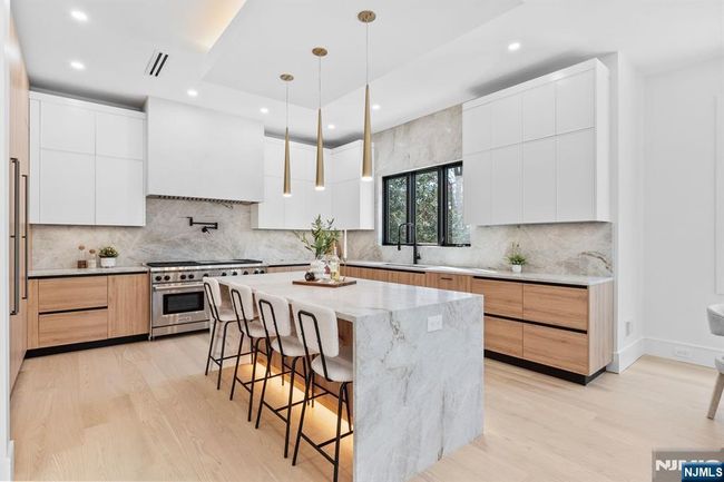 75 Maryland Rd, House other with 6 bedrooms, 8 bathrooms and null parking in Paramus NJ | Image 4