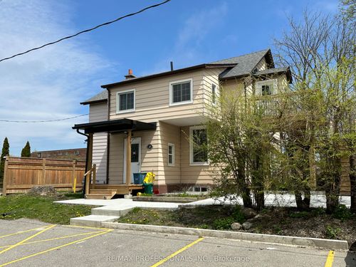 4-213 Pine St, Whitby, ON, L1N3X4 | Card Image