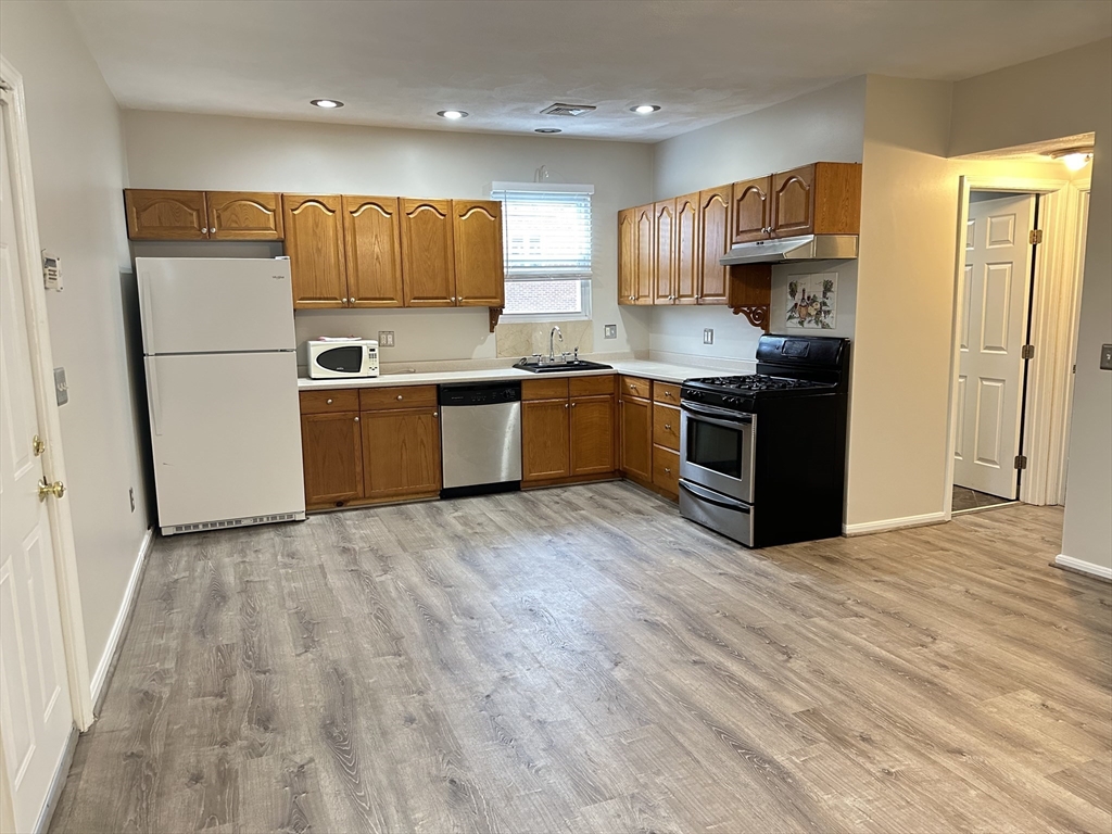 3 56 Library Street, For Sale in Chelsea Zoocasa