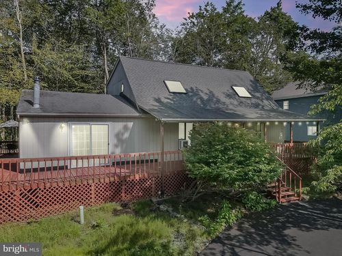 6084 Boardwalk Dr, Tobyhanna, PA, 18466-3210 | Card Image