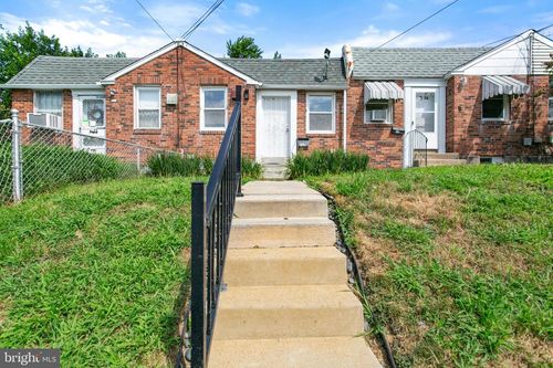 125 W Washington Ave, Clifton Hts, PA, 19018-2210 | Card Image